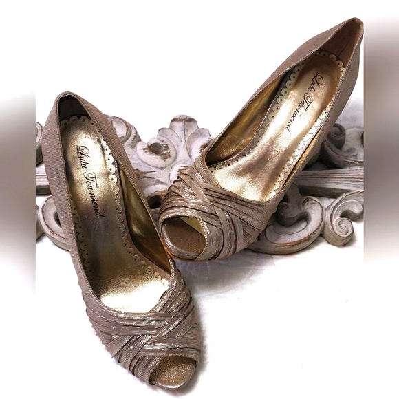 Lulu Townsend champagne heels. - Picture 6 of 11